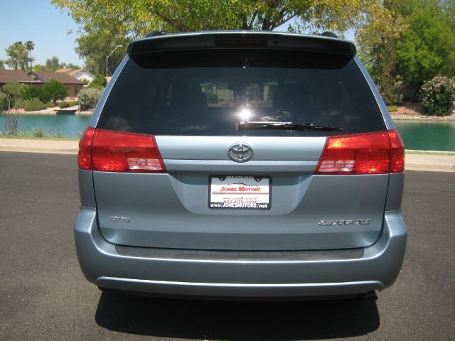 2005 Toyota Sienna SEL Sport Utility 4D