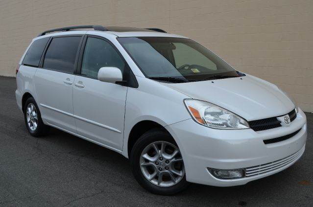 2005 Toyota Sienna SEL Sport Utility 4D