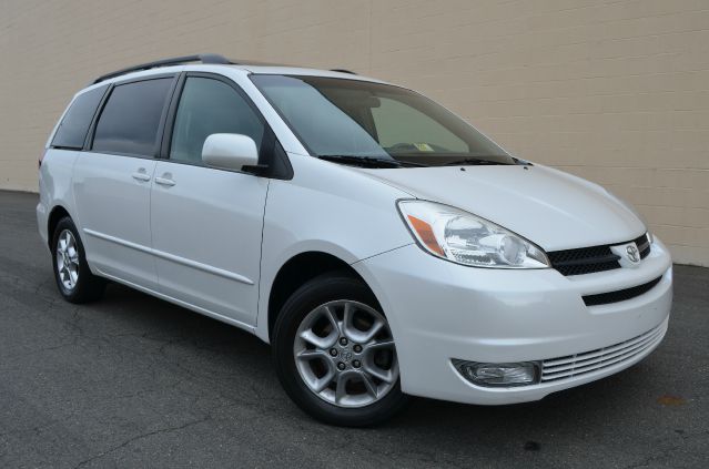 2005 Toyota Sienna SEL Sport Utility 4D