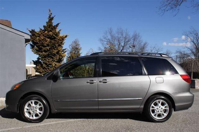 2005 Toyota Sienna 2 Wheel 2500hd