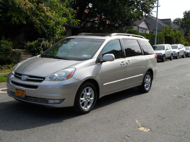 2005 Toyota Sienna Eddie Bauer 4x4