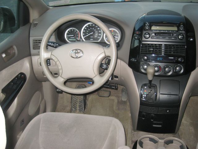2005 Toyota Sienna S 2WD 4-spd AT