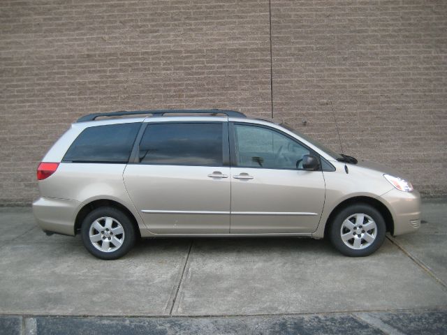 2005 Toyota Sienna S 2WD 4-spd AT