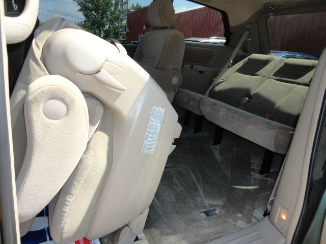 2005 Toyota Sienna Reg Cab FLAT BED