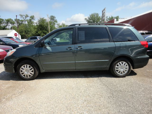 2005 Toyota Sienna Reg Cab FLAT BED