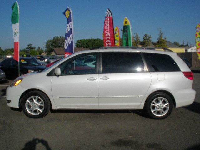 2005 Toyota Sienna Eddie Bauer 4x4