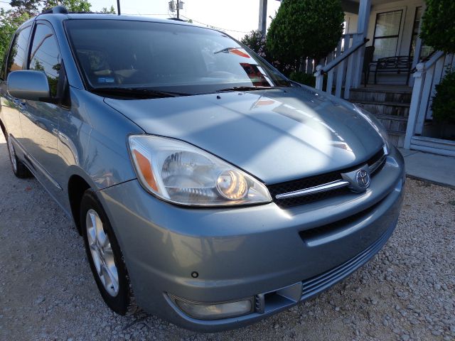 2005 Toyota Sienna Eddie Bauer 4x4