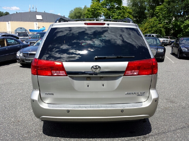 2005 Toyota Sienna Eddie Bauer 4x4