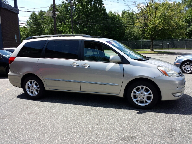 2005 Toyota Sienna Eddie Bauer 4x4