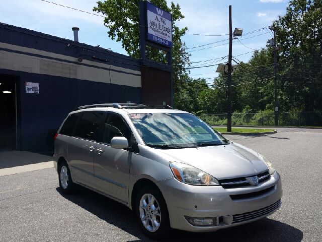 2005 Toyota Sienna Eddie Bauer 4x4