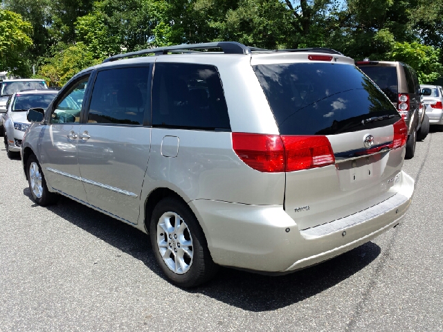 2005 Toyota Sienna Eddie Bauer 4x4