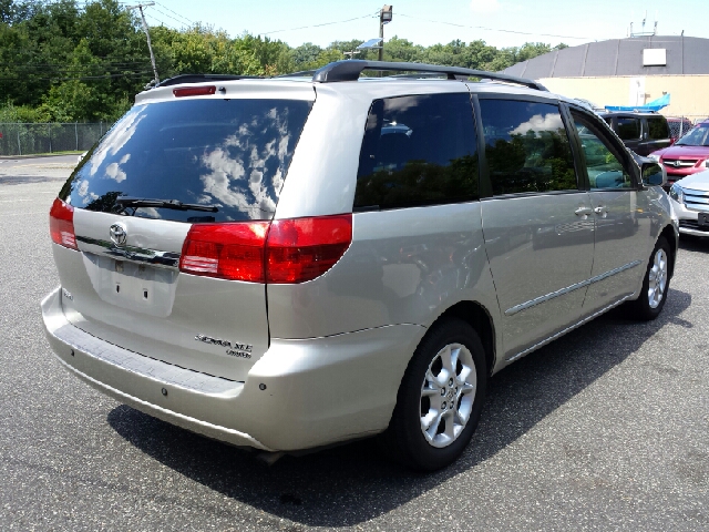 2005 Toyota Sienna Eddie Bauer 4x4