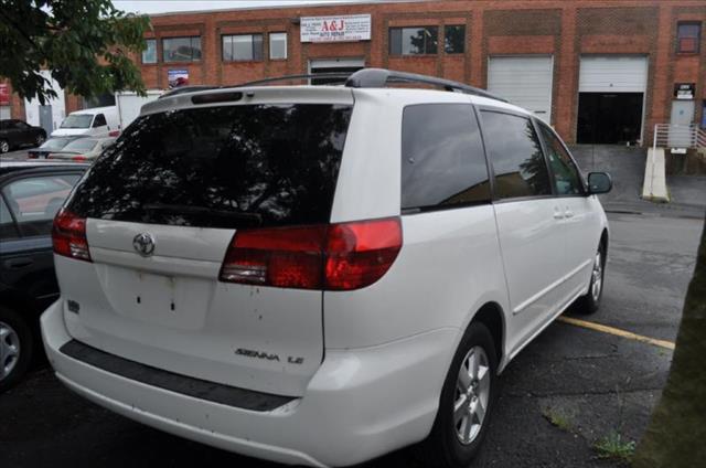 2005 Toyota Sienna 2500 HD 4X4 REG CAB