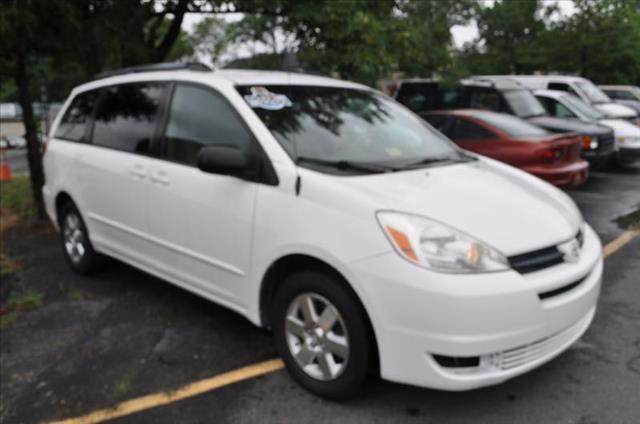 2005 Toyota Sienna 2500 HD 4X4 REG CAB