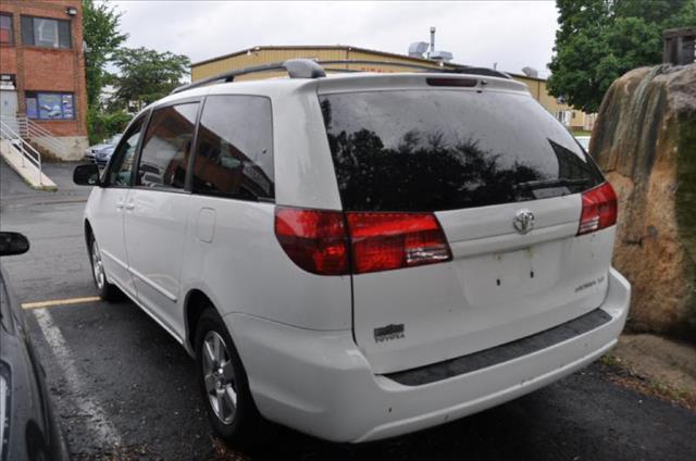 2005 Toyota Sienna 2500 HD 4X4 REG CAB