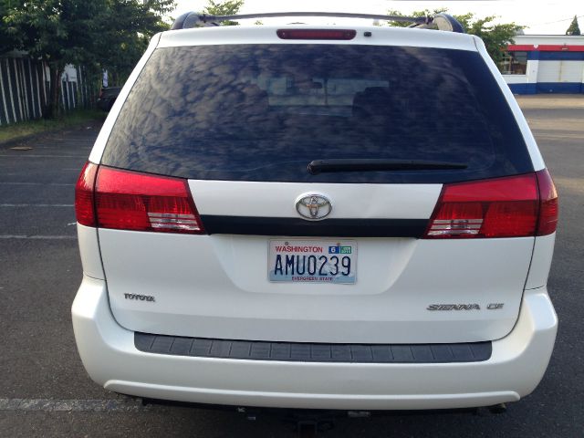 2005 Toyota Sienna S 2WD 4-spd AT