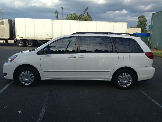2005 Toyota Sienna S 2WD 4-spd AT