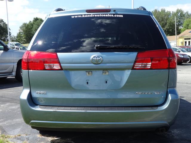 2005 Toyota Sienna X