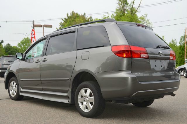 2005 Toyota Sienna X