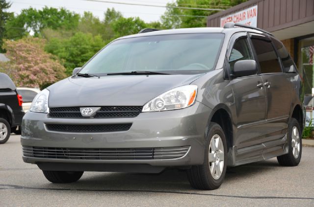 2005 Toyota Sienna X