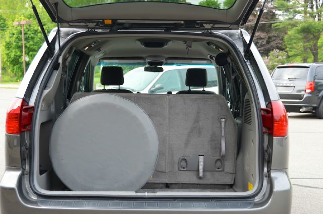 2005 Toyota Sienna X