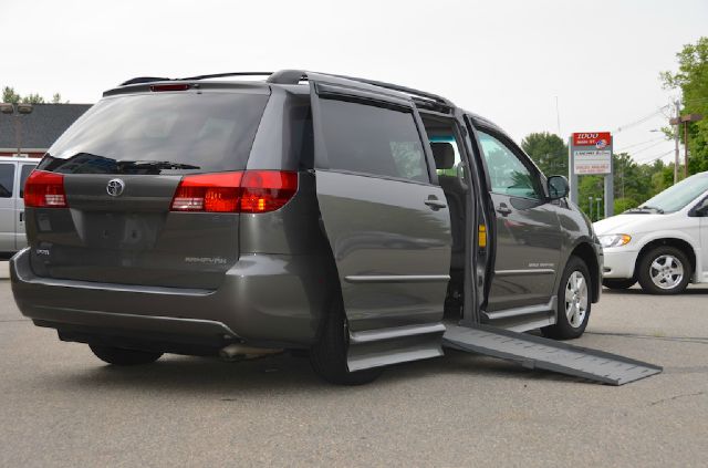 2005 Toyota Sienna X