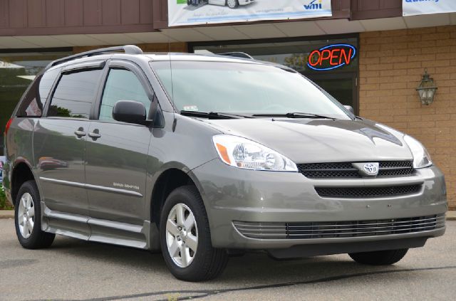 2005 Toyota Sienna X