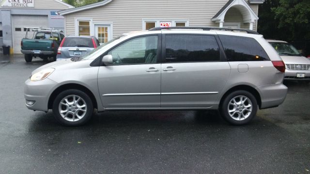 2005 Toyota Sienna FX35 AWD