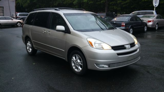 2005 Toyota Sienna FX35 AWD