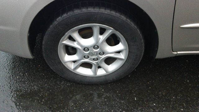 2005 Toyota Sienna FX35 AWD