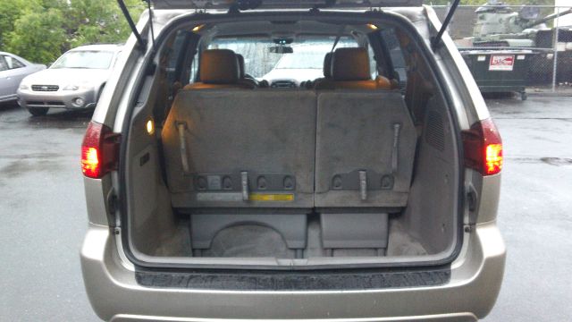 2005 Toyota Sienna FX35 AWD