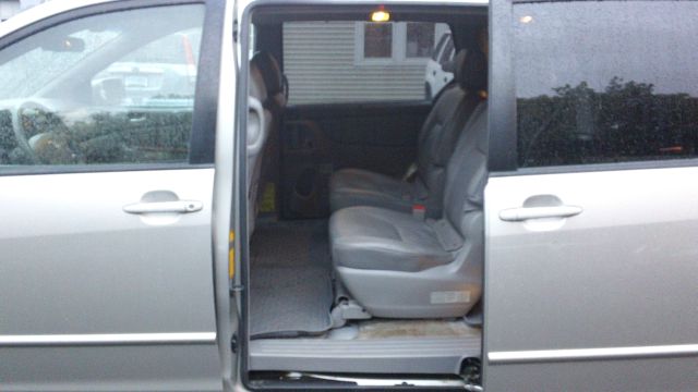 2005 Toyota Sienna FX35 AWD