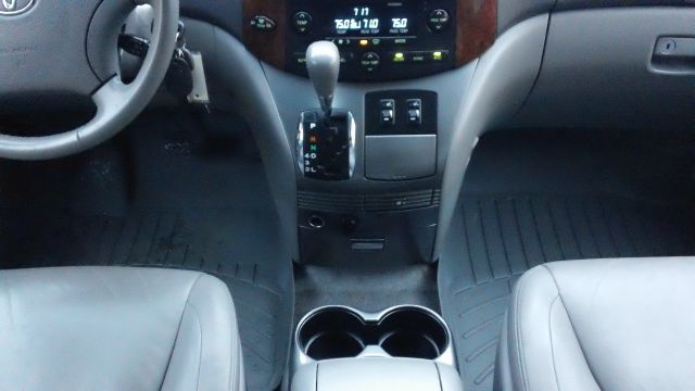 2005 Toyota Sienna FX35 AWD