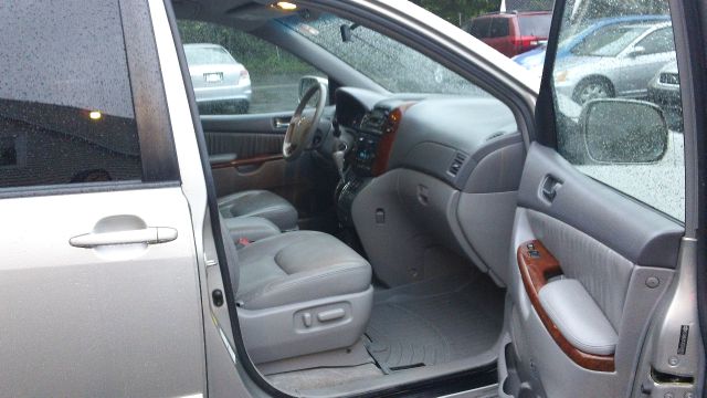 2005 Toyota Sienna FX35 AWD