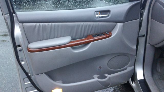 2005 Toyota Sienna FX35 AWD