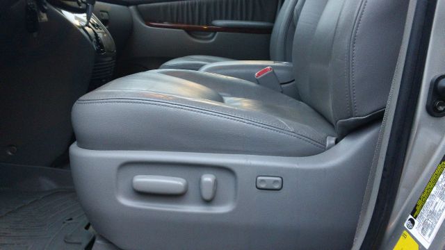 2005 Toyota Sienna FX35 AWD