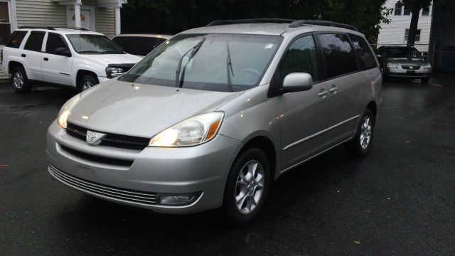 2005 Toyota Sienna FX35 AWD