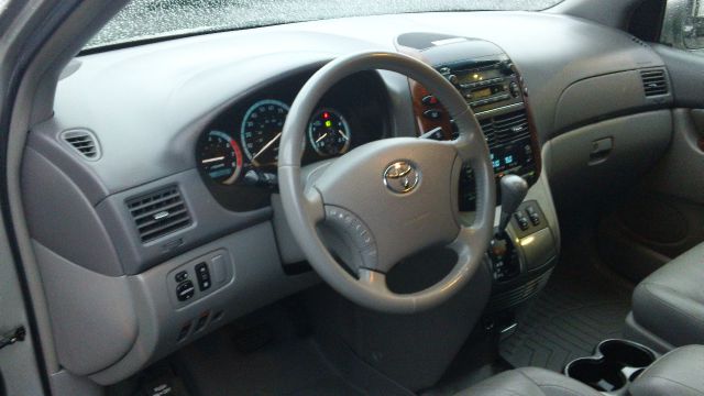 2005 Toyota Sienna FX35 AWD