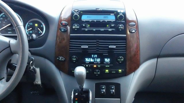 2005 Toyota Sienna FX35 AWD