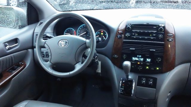 2005 Toyota Sienna FX35 AWD