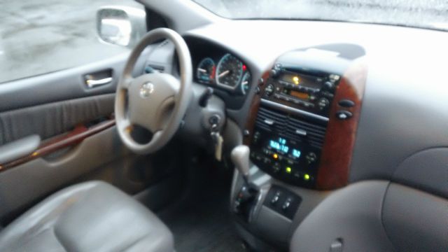 2005 Toyota Sienna FX35 AWD
