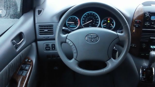 2005 Toyota Sienna FX35 AWD