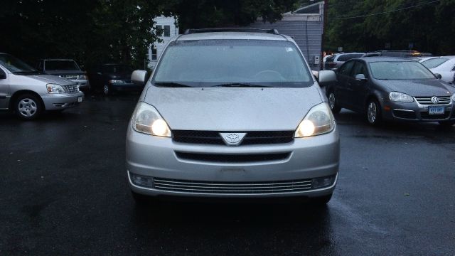 2005 Toyota Sienna FX35 AWD