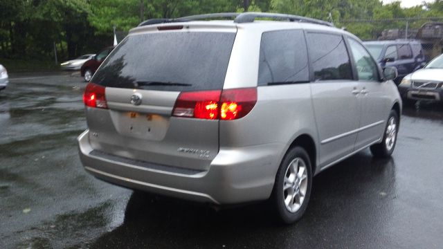 2005 Toyota Sienna FX35 AWD