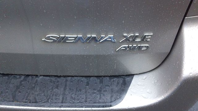 2005 Toyota Sienna FX35 AWD