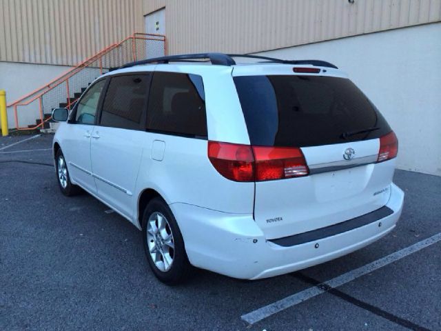 2005 Toyota Sienna Eddie Bauer 4x4
