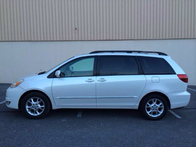 2005 Toyota Sienna Eddie Bauer 4x4