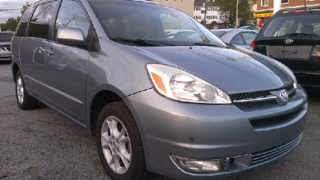 2005 Toyota Sienna XLT 4.6L 4WD
