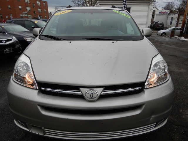 2005 Toyota Sienna SEL Sport Utility 4D