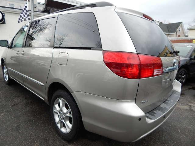 2005 Toyota Sienna SEL Sport Utility 4D
